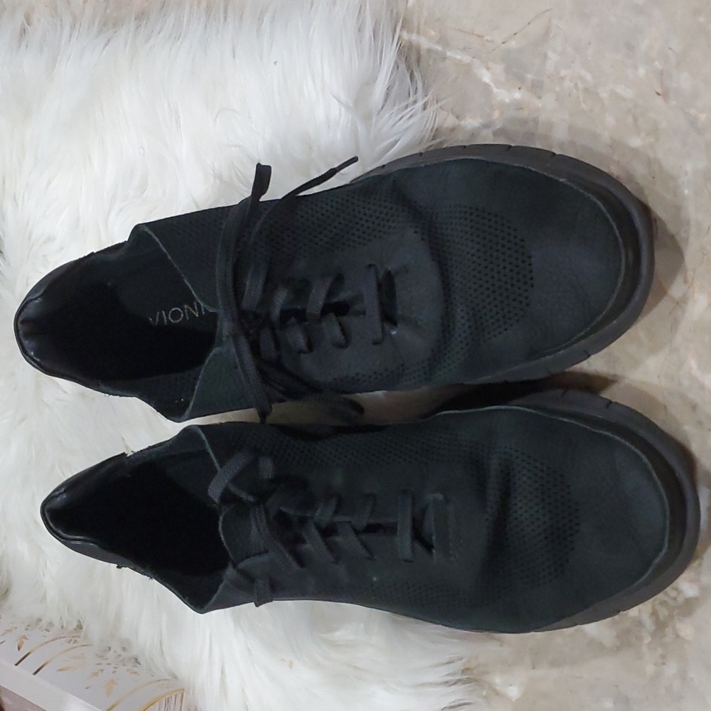 Vionic men's  black casual sneakers size 12